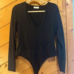 Aritzia contour v neck body suit 

Worn once size XL